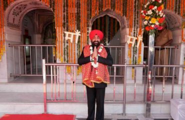 Governor paying darshan at Mata Mansa Devi Temple during his visit to Haryana.