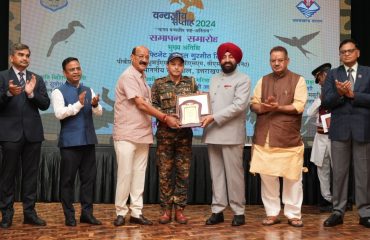 ⁠Governor felicitating the Forest Service Officer who excelled in the field of human and wildlife conflict.