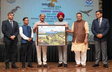 ⁠Forest Minister Subodh Uniyal presenting photo frames of wildlife to the Governor.