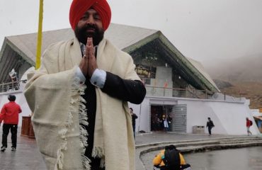 Governor visiting Gurudwara Shri Hemkund Sahib.