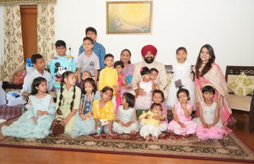 Governor interacting with young children on Mahanavami of Sharadiya Navratri.