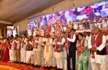 हैदराबाद में स्थानीय महोत्सव ‘‘अलाई-बलाई’’ में प्रतिभाग करते हुए राज्यपाल।