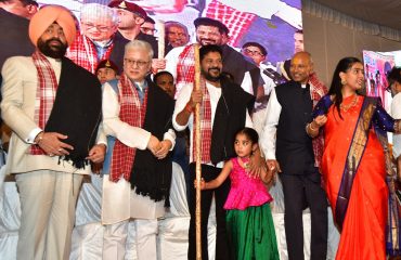 हैदराबाद में स्थानीय महोत्सव ‘‘अलाई-बलाई’’ में प्रतिभाग करते हुए राज्यपाल।