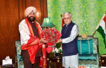 Governor of Telangana Shri Jishnu Dev Verma welcoming Governor Lt Gen Gurmit Singh (Retd) on his arrival at Raj Bhavan, Hyderabad.