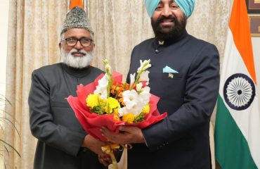 Mufti Shamoon Qasmi, Chairman, Uttarakhand Madrasa Education Board, paid a courtesy call on the Governor at Raj Bhawan.