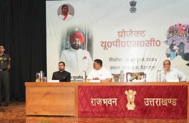 राजभवन में पावन चिंतन धारा आश्रम द्वारा संचालित ’’प्रोजेक्ट यूपीएससी’’ का शुभारंभ कार्यक्रम को संबोधित करते हुए राज्यपाल।