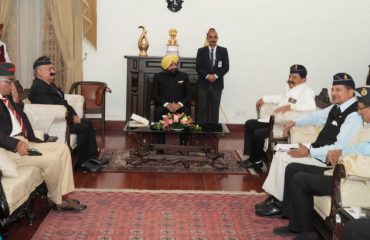 Officials of National Core Group of Rashtriya Sainik Sanstha in conversation with the Governor.