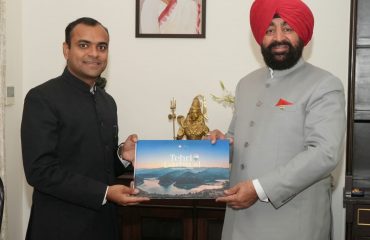 District Magistrate Tehri Shri Mayur Dixit paying a courtesy call on the Governor.