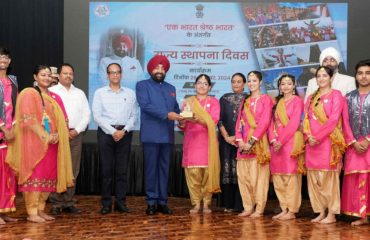 Governor felicitating the artists of various cultural programs.