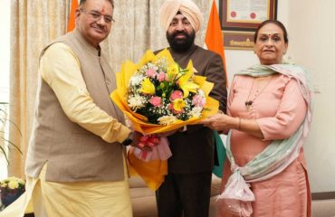 Cabinet Minister Shri Ganesh Joshi paying a courtesy visit on the Governor on Deepawali.