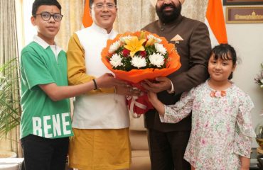 राज्यपाल से शिष्टाचार भेंट कर दीपावली की शुभकामनाएं देते हुए विधायक सुरेश गड़िया।