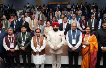 Governor with the attendees on the occasion of the conference.