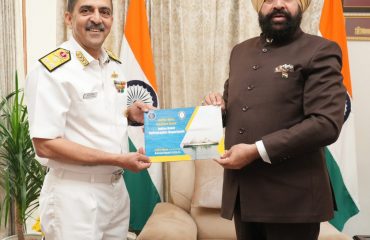 Chief Hydrographer, National Hydrographic Survey of India Office, Vice Admiral Lochan Singh Pathania, paying a courtesy call on the Governor.