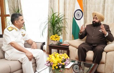 Chief Hydrographer, National Hydrographic Survey of India Office, Vice Admiral Lochan Singh Pathania, paying a courtesy call on the Governor.