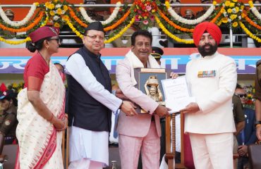 Governor and Chief Minister honoring actor Hemant Pandey with the 