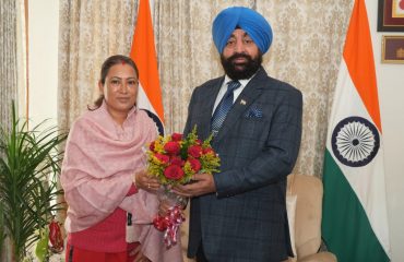 Cabinet Minister Mrs. Rekha Arya paying a courtesy call on the Governor.