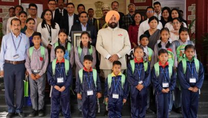 Governor with school children on the occasion of the program.