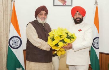 Chairman of Hemkund Sahib Management Trust, Narendrajit Singh Bindra, paying a courtesy call on the Governor.