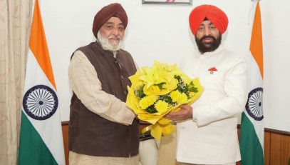 Chairman of Hemkund Sahib Management Trust, Narendrajit Singh Bindra, paying a courtesy call on the Governor.