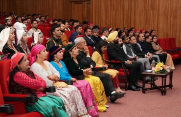 Governor watching the cultural program on the occasion of Tribal Pride Day and Jharkhand State Foundation Day at Raj Bhawan.