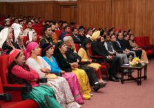 Governor watching the cultural program on the occasion of Tribal Pride Day and Jharkhand State Foundation Day at Raj Bhawan.;?>