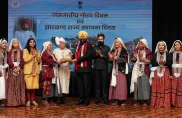 Governor felicitating artists of cultural groups on the occasion of the program.