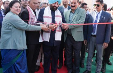 देहरादून अंतर्राष्ट्रीय विज्ञान एवं प्रौद्योगिकी महोत्सव-2024 का उद्घाटन करते हुए राज्यपाल।