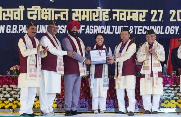 Governor presenting degree and medal to a student on the occasion of the 36th convocation of Govind Ballabh Pant University of Agriculture and Technology.