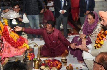 Governor participating in Ganga Aarti at Harki Pauri, Haridwar.