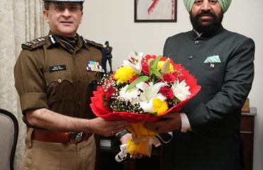 Newly appointed DGP Uttarakhand Shri Deepam Seth paying a courtesy call on the Governor.