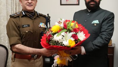 Newly appointed DGP Uttarakhand Shri Deepam Seth paying a courtesy call on the Governor.