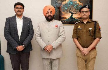 DM Saharanpur Mr. Manish Bansal and SSP Mr. Rohit Singh Sajwan paying call on the Governor.