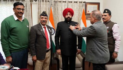 Officers of Sainik Welfare hoist the flag on the Governor, on “Armed Forces Flag Day”.