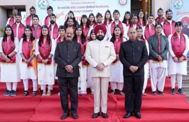 Governor with students on the occasion of the convocation.