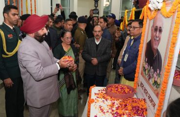 ⁠The Governor paying tribute to Late Harbans Kapoor at the book launch organized on the occasion of his third death anniversary.