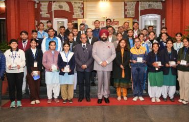 Governor with the students who returned from Bharat Darshan-educational tour.