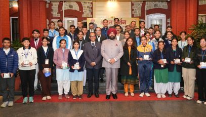 Governor with the students who returned from Bharat Darshan-educational tour.