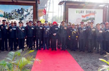 Governor with the military officers and ex-servicemen present at the Shaurya Sthal.