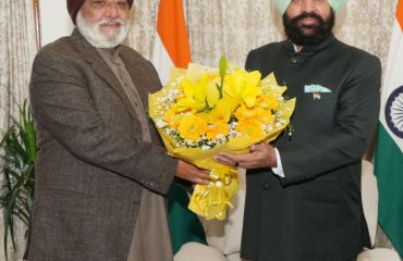 Chairman of Hemkund Sahib Management Trust Narendrajit Singh Bindra paying a courtesy call on the Governor.