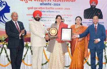 Governor felicitating women scientists for their outstanding work in the field of science and science education.