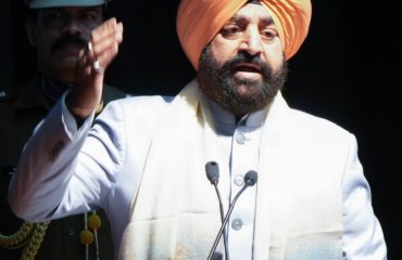 दो दिवसीय कार्यक्रम ‘‘गंगधारा, एक अविरल प्रवाह’’ के समापन समारोह को संबोधित करते हुए राज्यपाल लेफ्टिनेंट जनरल गुरमीत सिंह (से नि)।