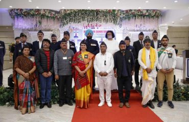 Governor with the officials of Rashtriya Sainik Sanstha on the occasion of the programme.