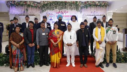 Governor with the officials of Rashtriya Sainik Sanstha on the occasion of the programme.