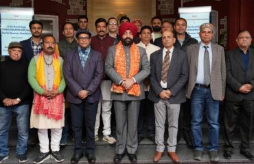 Governor with the officials of Uttarakhand Manav Seva Samiti.