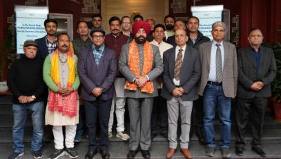 Governor with the officials of Uttarakhand Manav Seva Samiti.