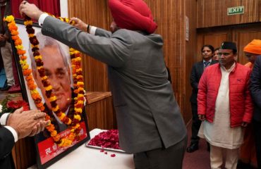 Governor garlanding the portrait of former Prime Minister Bharat Ratna Atal Bihari Vajpayee.