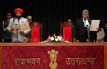 Governor administering the oath of office to the newly appointed Chief Justice of Uttarakhand High Court Justice Guhanathan Narendar.