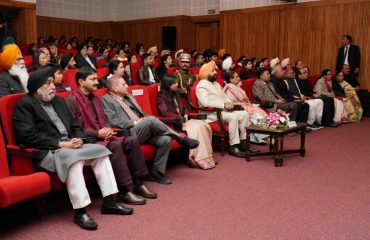 राजभवन में आयोजित वीर बाल दिवस कार्यक्रम में प्रतिभाग करते हुए राज्यपाल।