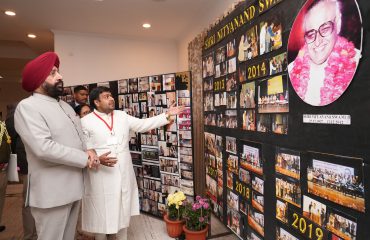 Governor viewing the photo gallery at the event organized at Raj Bhawan on the birth anniversary of former Chief Minister of Uttarakhand, late Nityanand Swami.