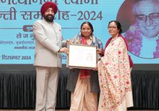 Governor honouring environmentalist Smt. Vimla Bahuguna with Uttarakhand Gaurav Samman at the event.;?>